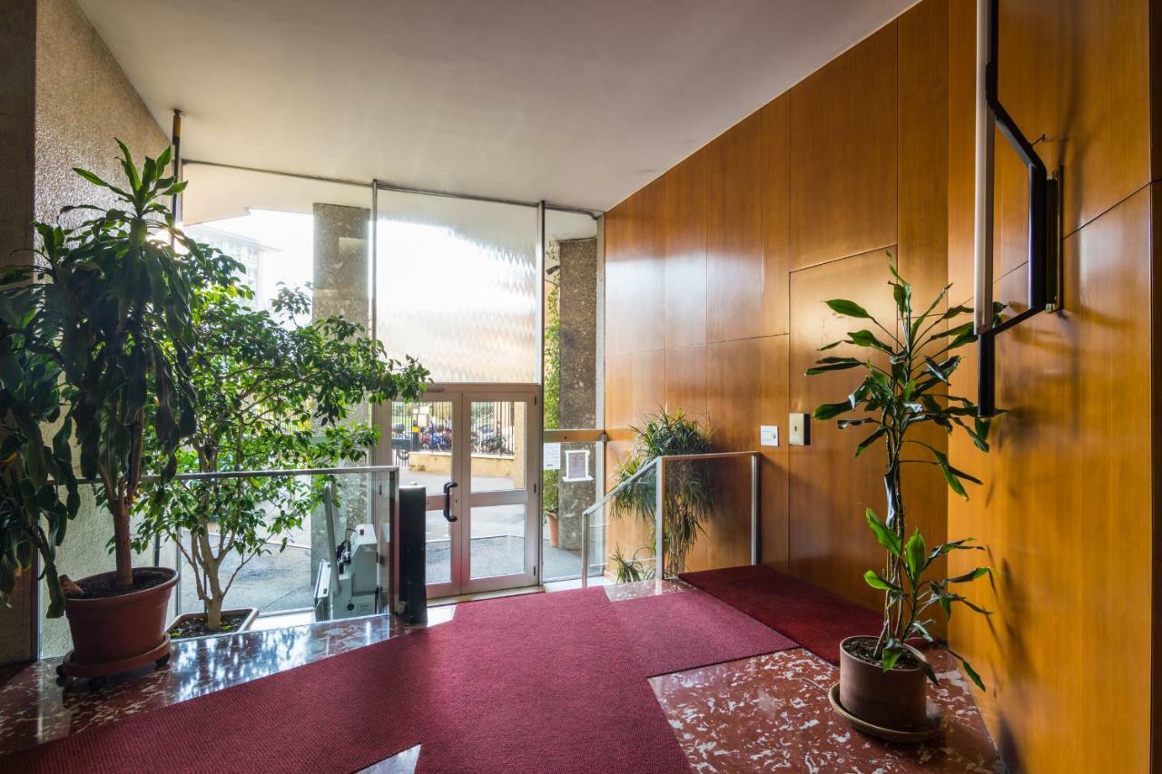 Apartment Near Central Station Milano Exteriör bild